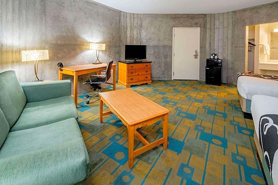 La Quinta Inn & Suites by Wyndham Irvine Spectrum
