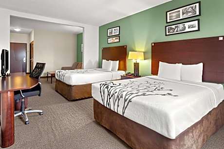 Queen Suite with Two Queen Beds and Sofa-Bed - Non Smoking
