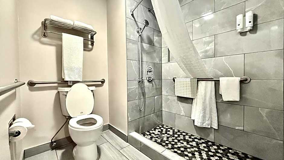 Quality Inn & Suites Los Angeles Airport - Stadium District