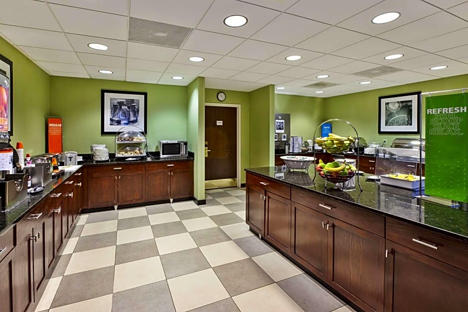 Hampton Inn By Hilton And Suites Providence/Warwick-Airport