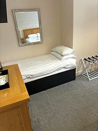 Single Room with Shared Bathroom