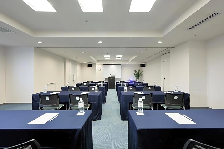 Minamisenri Crystal Hotel