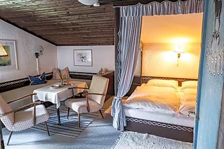 Double Room with Shower and Shared Toilet