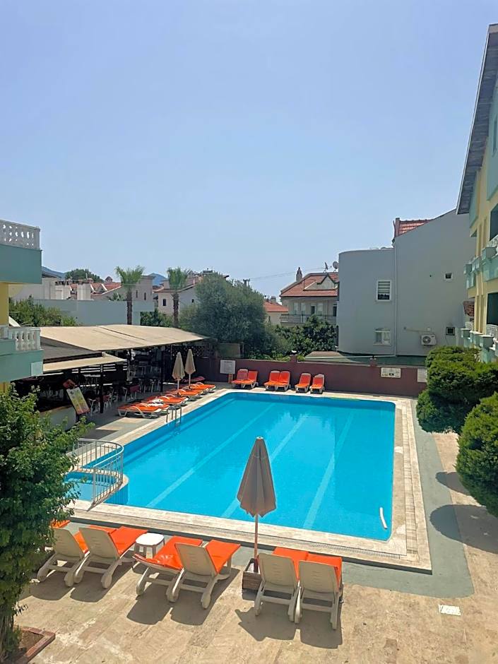 Club Sunset Apartments