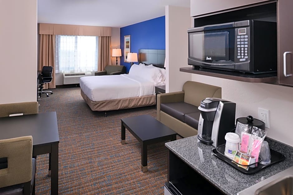 Holiday Inn Express & Suites BAKERSFIELD AIRPORT