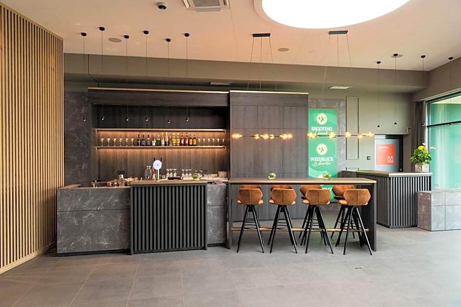 TARGET WORLD Hunter's Lodge