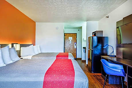 2 Queen Beds | Non-Smoking, Kitchen
