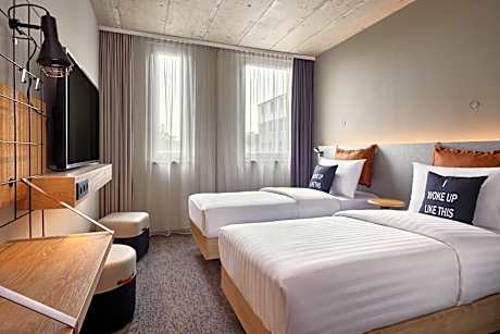 Moxy Twin Room with City View