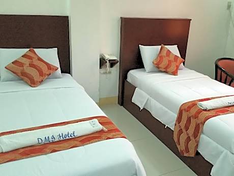 Deluxe 2 Single Beds