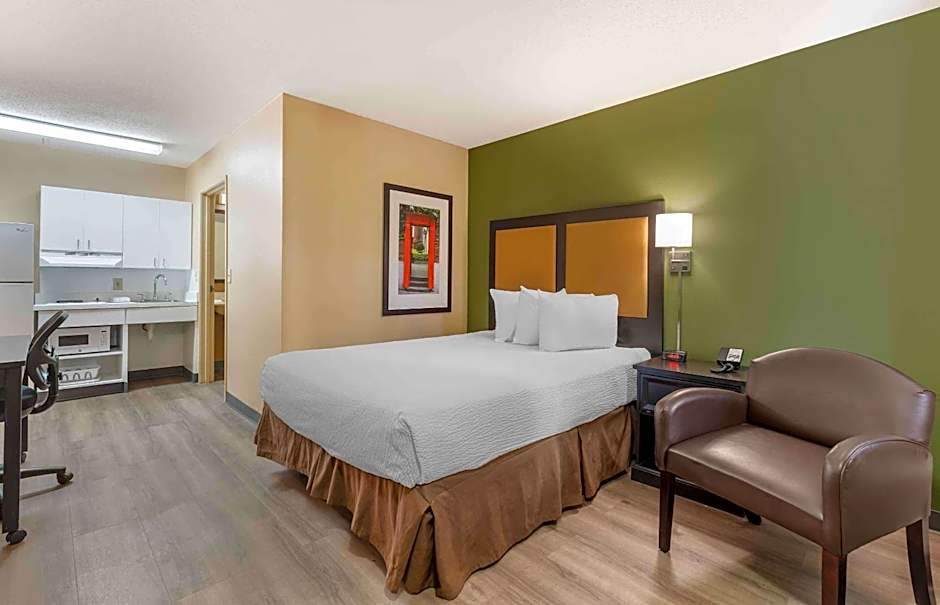 Extended Stay America Select Suites - St. Louis - Westport - East Lackland Rd.
