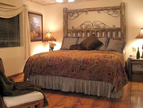 Deluxe King Suite