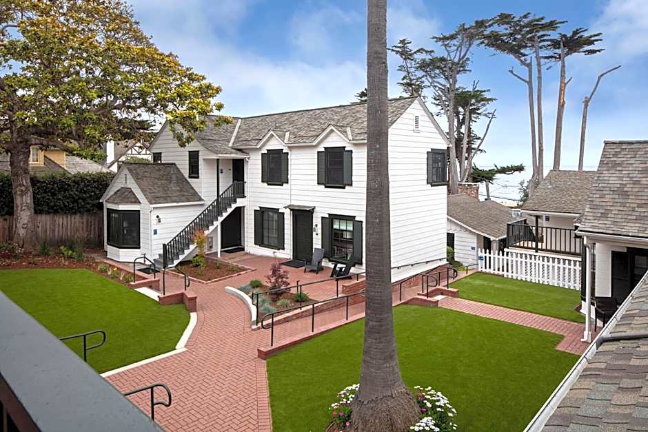 Carmel Beach Hotel