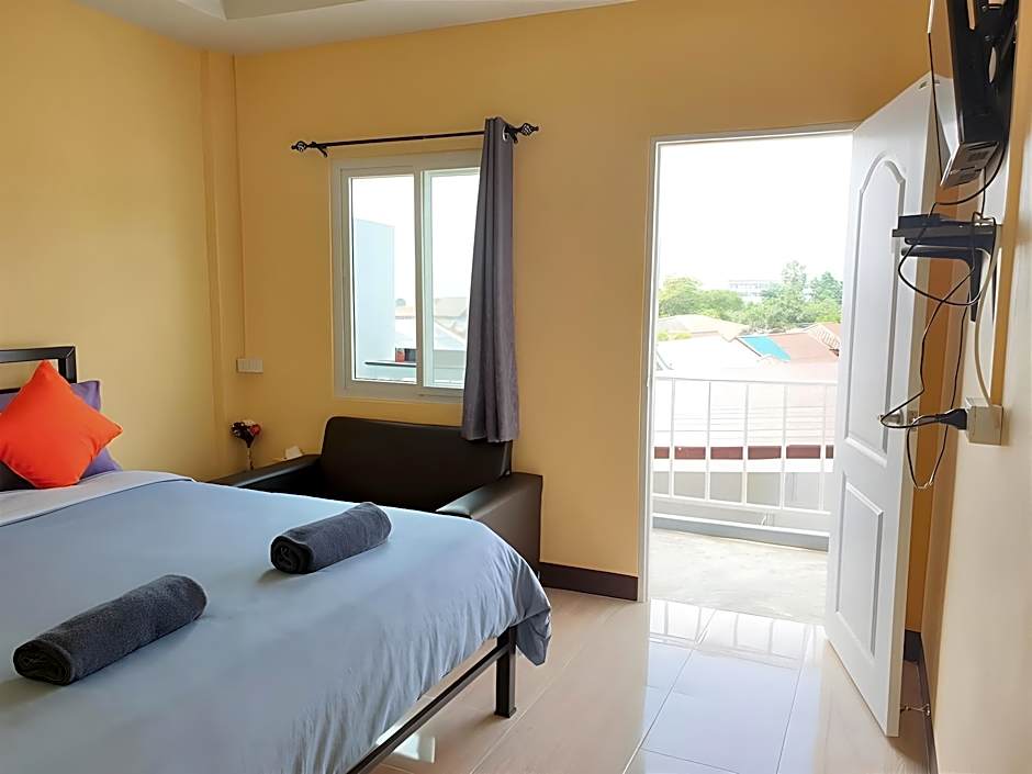 At The Beach Koh Larn