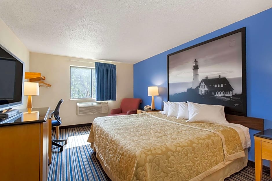 Super 8 by Wyndham Lewiston Auburn Area