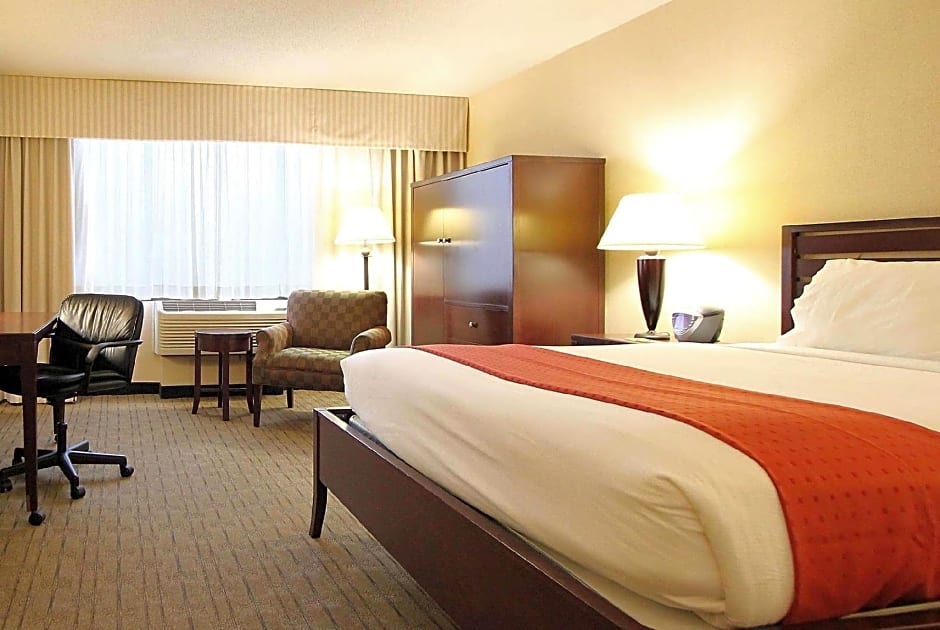 Ramada by Wyndham Minneapolis Airport - Eagan