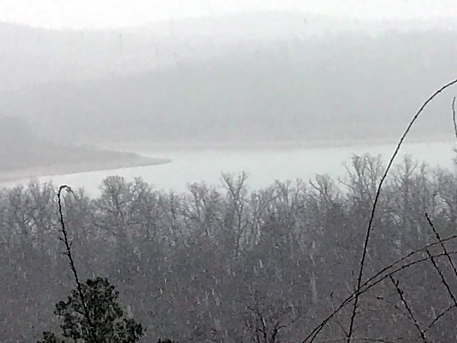 Norfork Lake Ozark Mountain Lodge