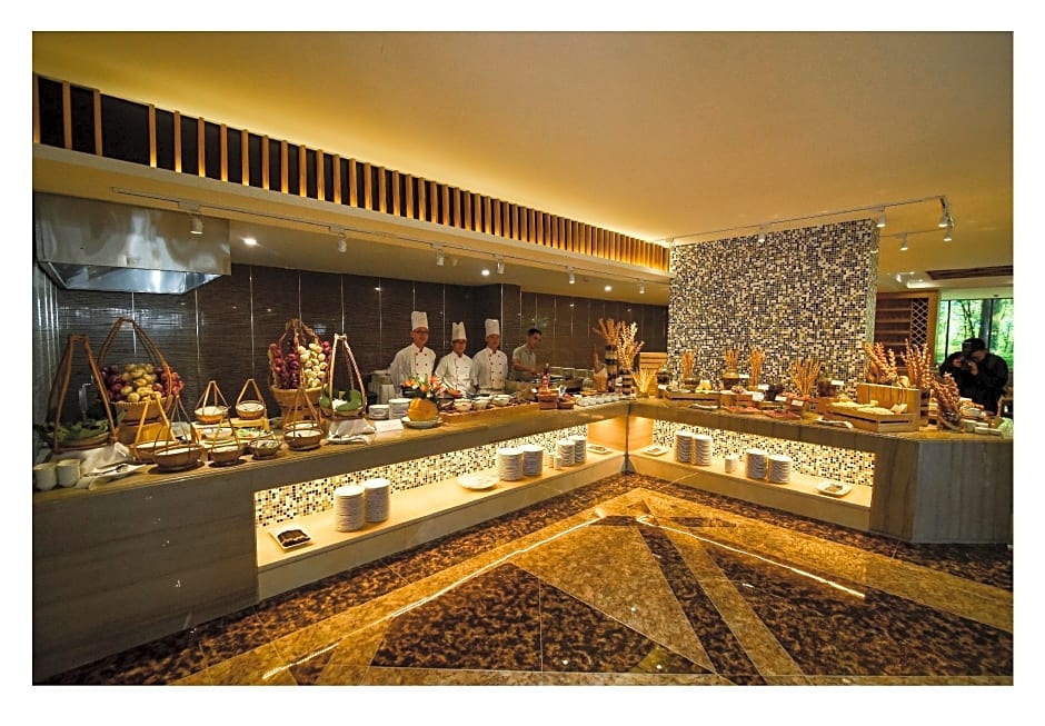 The Mira Central Park Hotel