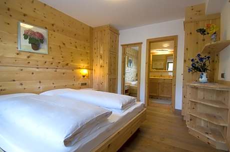 One-Bedroom Apartment with Balcony