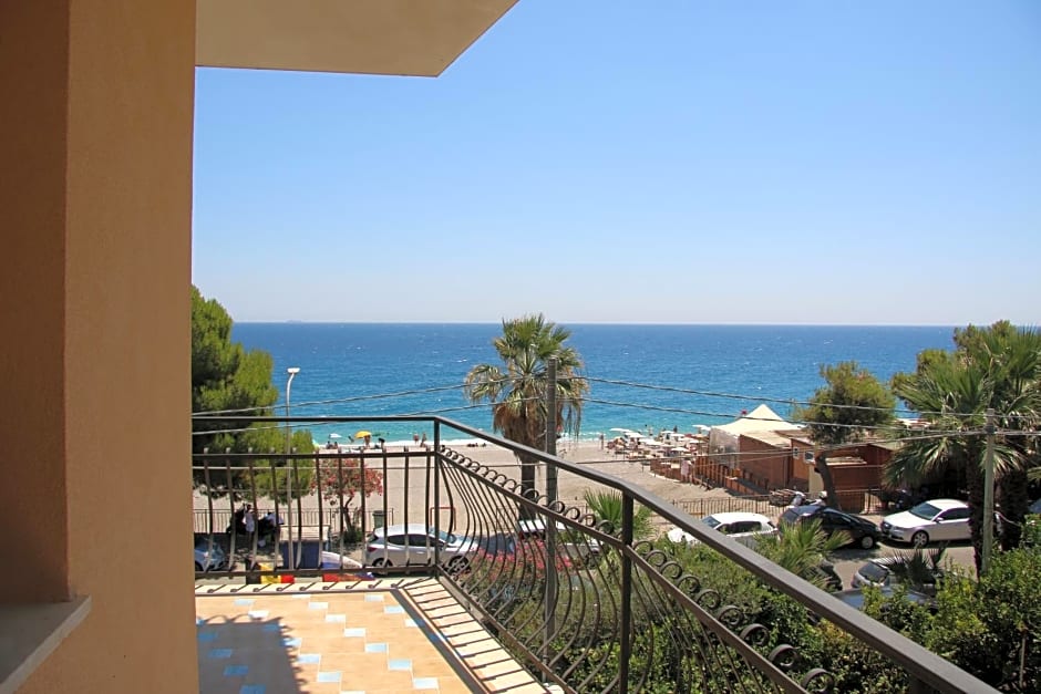 ChrisMare Hotel