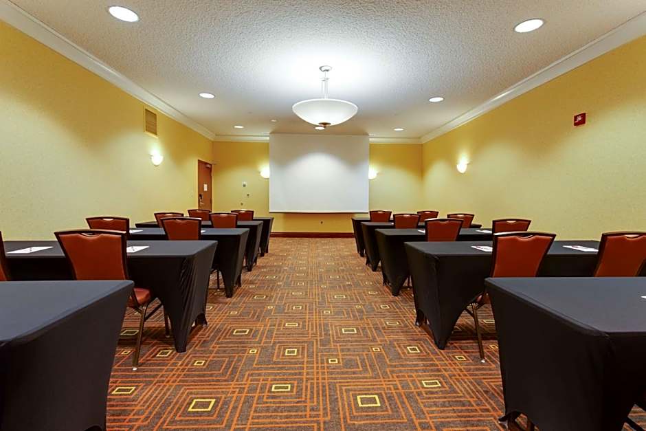 DRURY INN & SUITES NEAR FOREST PARK