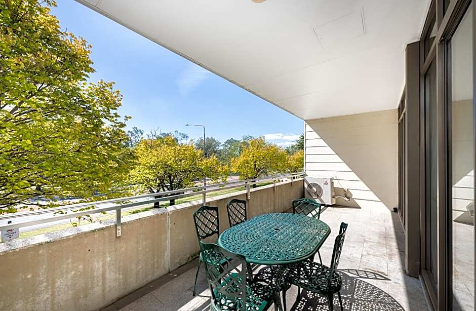 Belconnen Way Hotel & Serviced Apartments