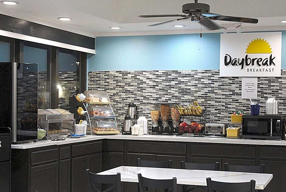 Days Inn by Wyndham Marianna