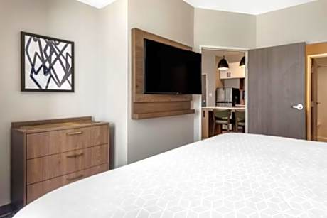 1 King 1 Bedroom Suite Sofa Bed Walk in Shower