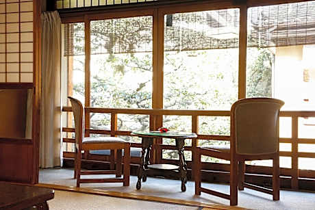 Family Room with Garden View
