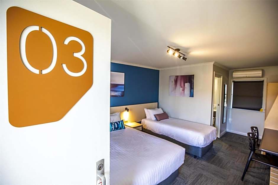 Nightcap at Riverside Hotel