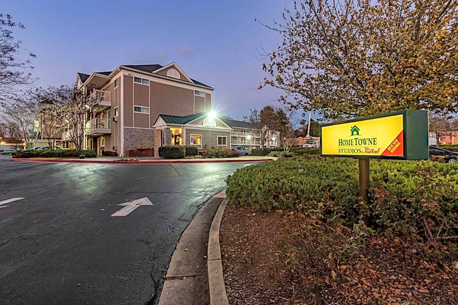 HomeTowne Studios Atlanta - Chamblee