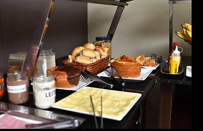 Quarto em Hotel no Bairro de Tambaú, em uma localização bem central Apto 216