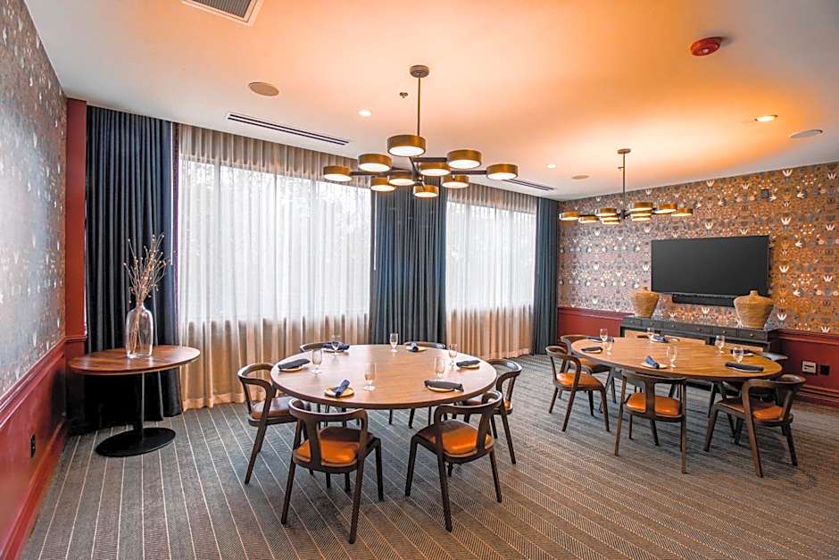 DoubleTree by Hilton Clarksville Riverview