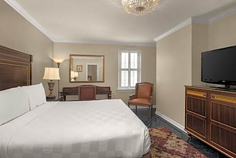 Petit King Room