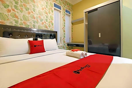 RedDoorz Room