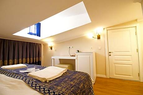 Quadruple Room with Shared Bathroom