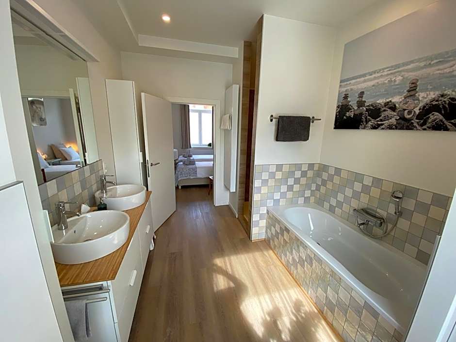 LOGIES-M Comfort Studios Inc Bikes B&B