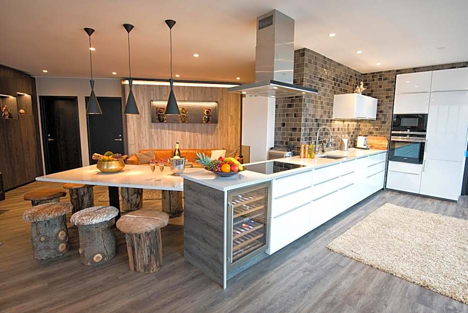 B14 Apartments & Rooms