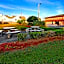Super 6 Inn & Suites