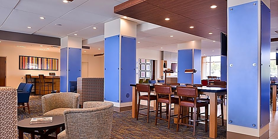 Holiday Inn Express and Suites - Mall of America - MSP Airport By IHG