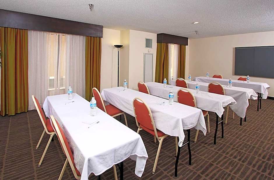 Hampton Inn By Hilton & Suites Valdosta/Conference Center