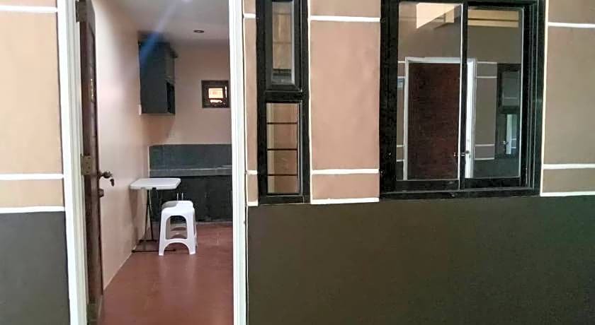 RedDoorz @ JJ & KAYE APARTMENT