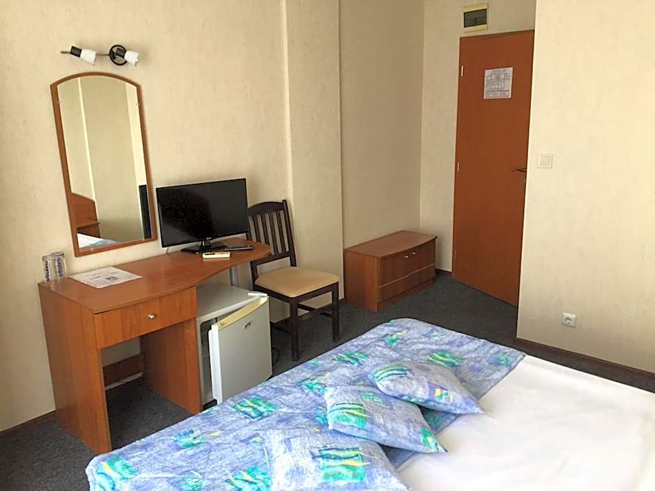 Family Hotel Lazuren Briag