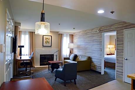 Two-Bedroom Queen Suite