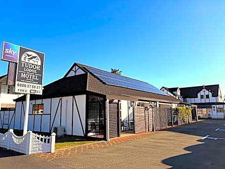 Tudor Lodge Motel