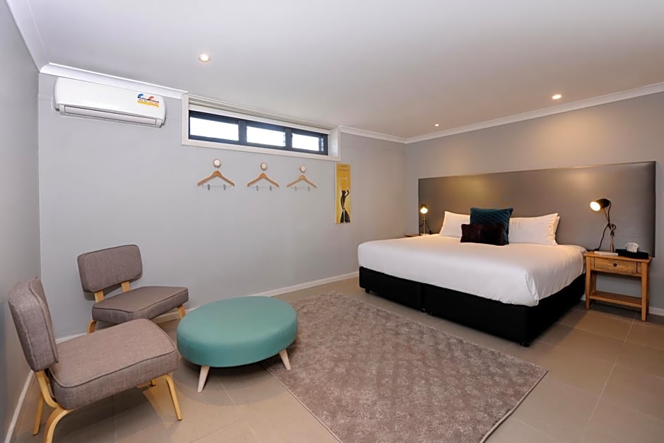 The Stirling Arms Hotel