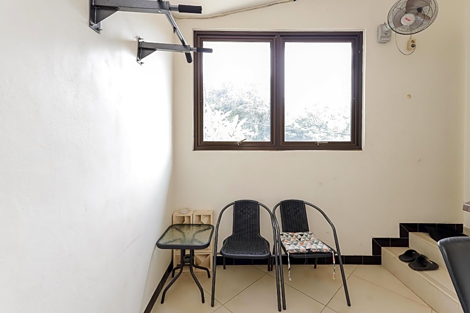 RedDoorz Syariah near Green Park Jatiwarna