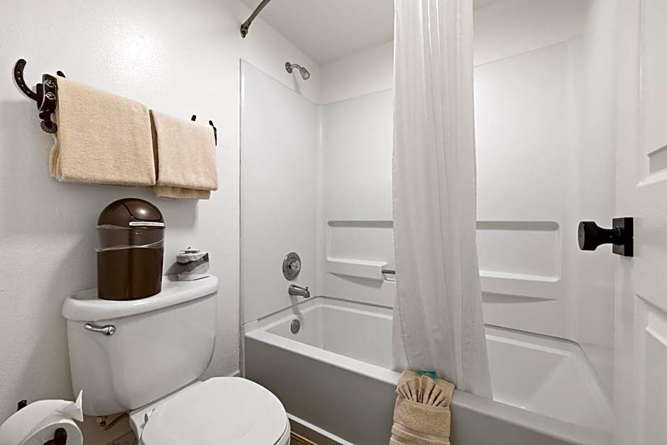 Broken Spur Inn & Steakhouse