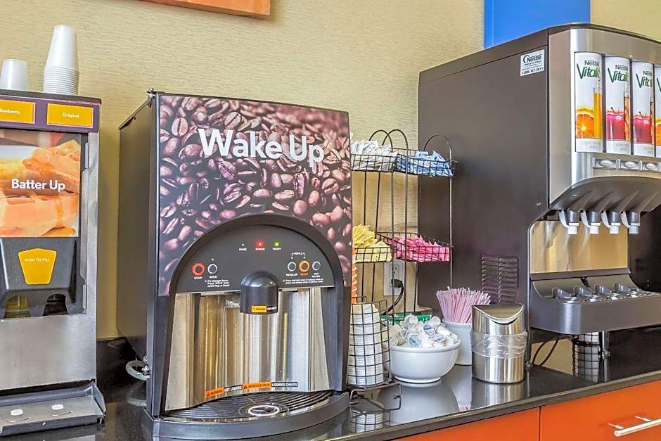 Comfort Inn & Suites LaGuardia Airport