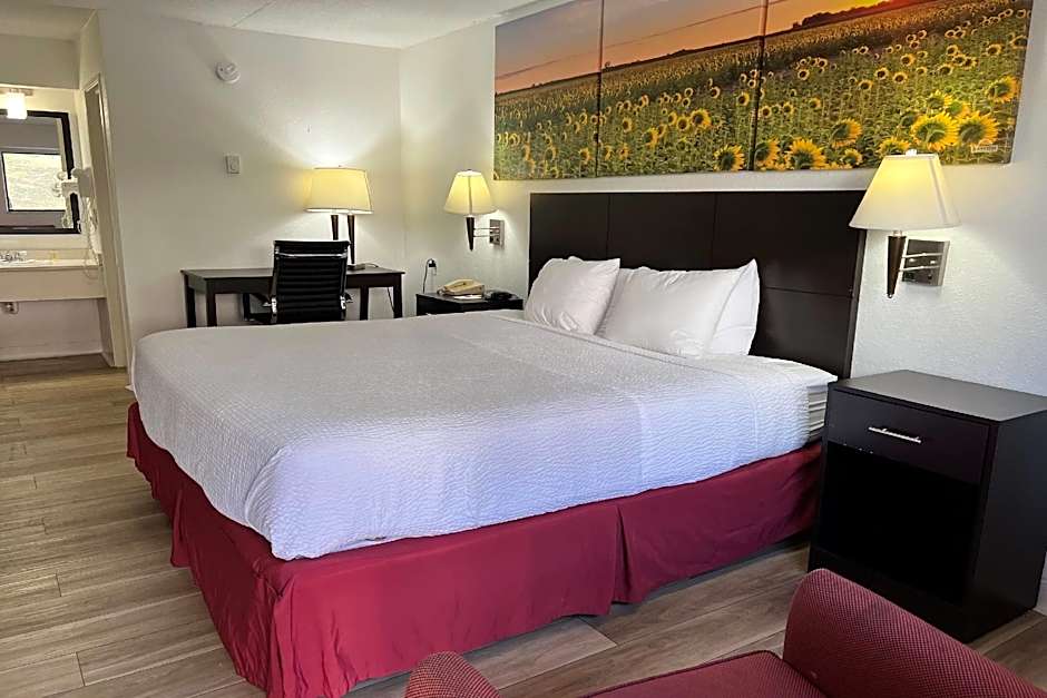 Days Inn by Wyndham Overland Park