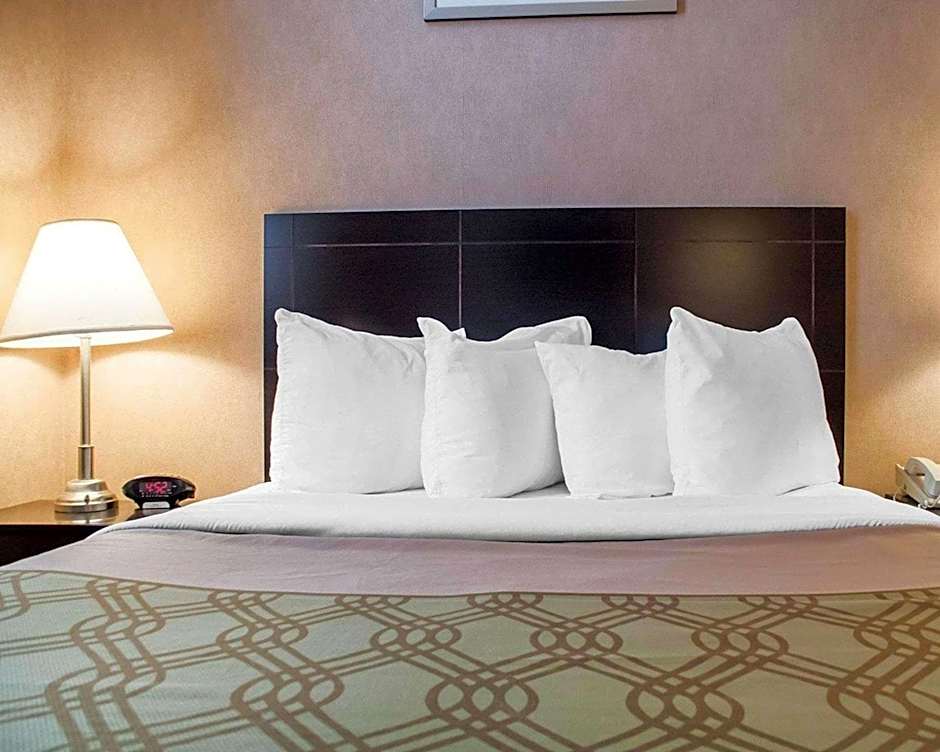 Woodstock Inn and Suites